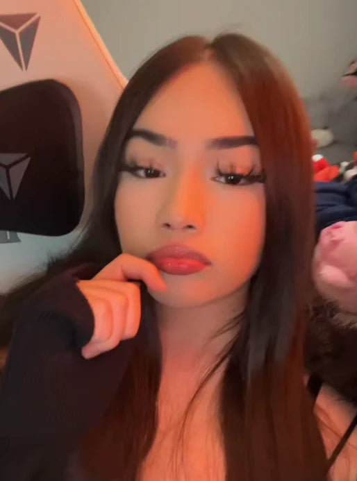 Paula F.